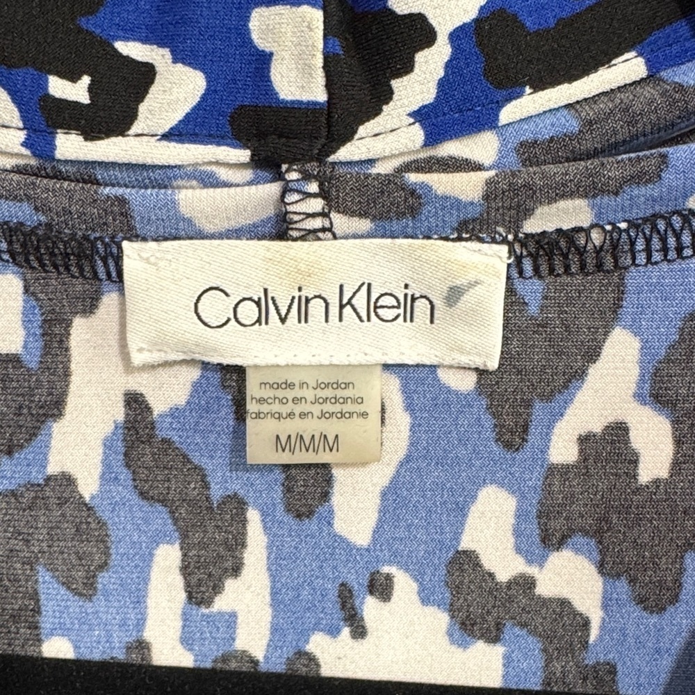 EUC Calvin Klein Women's Sleeveless Shell in Blue, Black, and White Animal Print - Picture 5 of 7